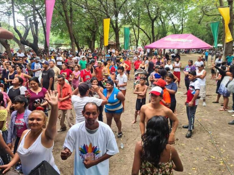 Familias desbordan el Centro Turístico El Trapiche