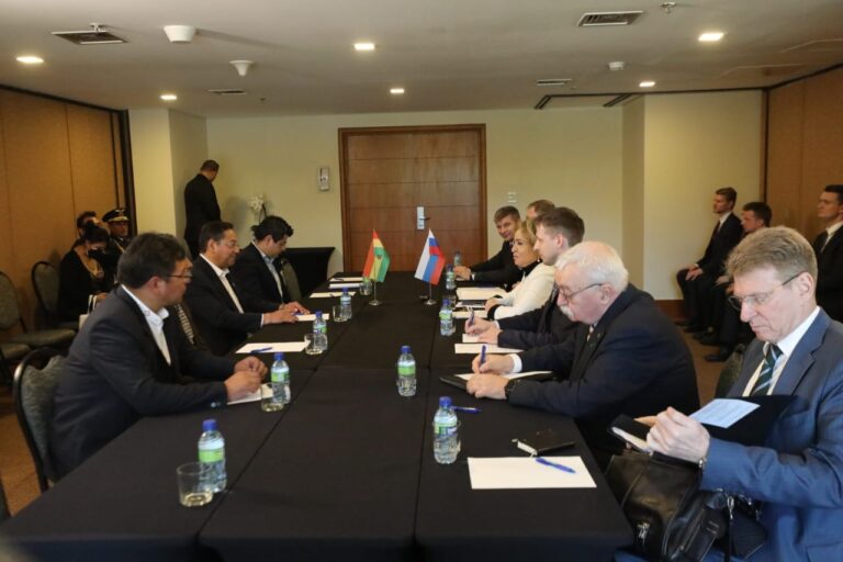 Presidente de Bolivia sostuvo encuentro con autoridades de Rusia, en Brasil