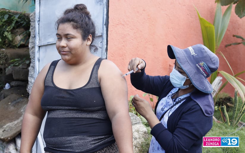 Familias reciben visita del personal médico del MINSA