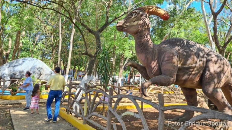 Familias visitan Parque Saurio de Nindirí