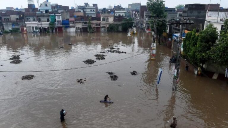 Pakistán solicita ayuda internacional ante desastre por inundaciones