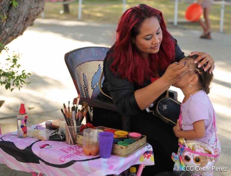 Niñez disfrutan en el Parque Luis Alfonso Velásquez