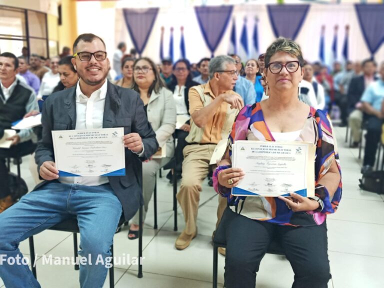 Juramentan y acreditan a autoridades edilicias para el período 2023-2027 en Carazo