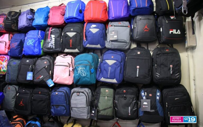 Productos escolares a precios asequibles en el Mercado Roberto Huembes