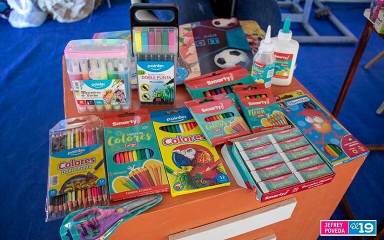 Aprovecha las promociones y descuentos en útiles escolares en el Parque de Ferias