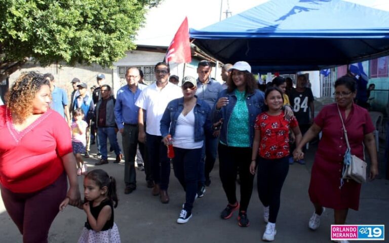 Entregan calles pavimentadas a familias del barrio Carlos Fonseca Amador