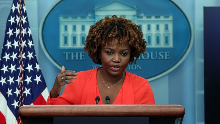 Vocera de la Casa Blanca se niega a responder por la irresponsabilidad de Biden