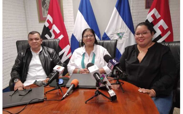 MINED sostiene reunión con directores de centros educativos privados