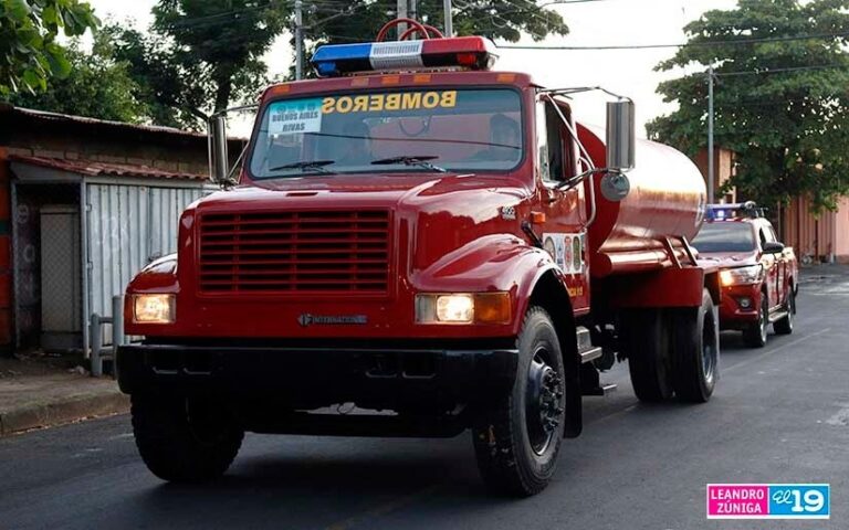 Envían dos camiones a la nueva estación de bomberos en Buenos Aires