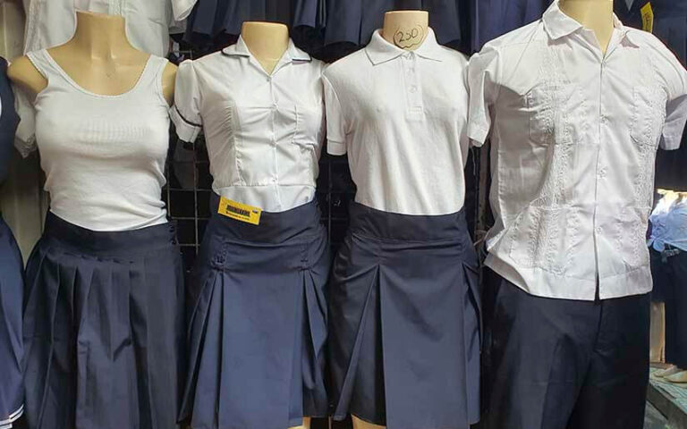 Comerciantes del Mercado Oriental ofrecen sus artículos escolares a bajo precio