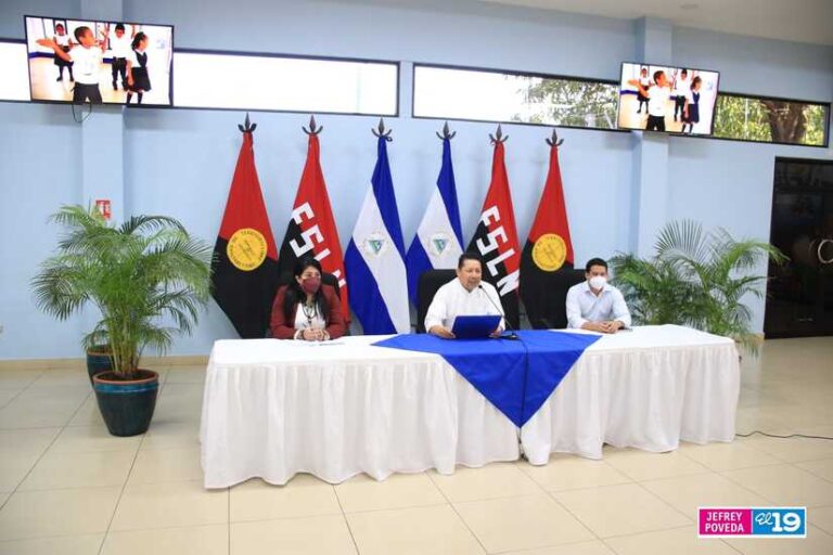 Capacitan a 60 mil docentes en Nicaragua