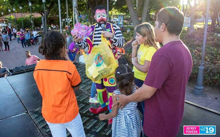 Reyes del hogar disfrutan del Festival Familiar 2023 en la Plaza de la Revolución