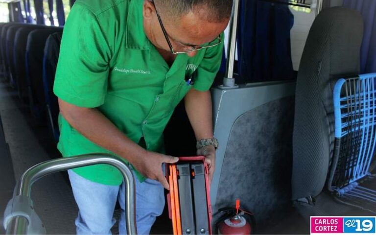 Inspeccionan transporte escolar en León