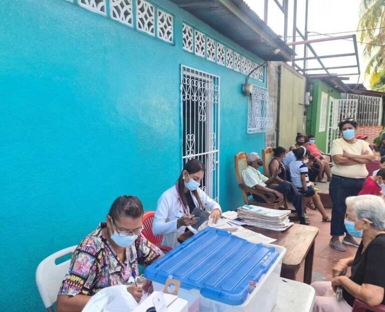 MINSA realiza feria de salud en el barrio La Cruz