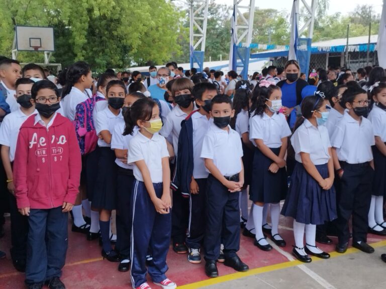 Estudiantes del Colegio Público Experimental México inician sus clases