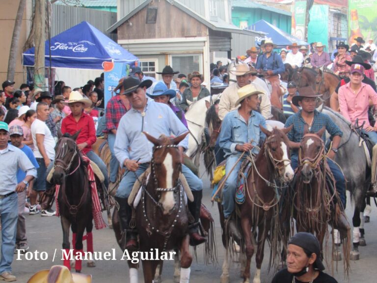 Diriamba celebra desfile hípico en honor a sus fiestas patronales