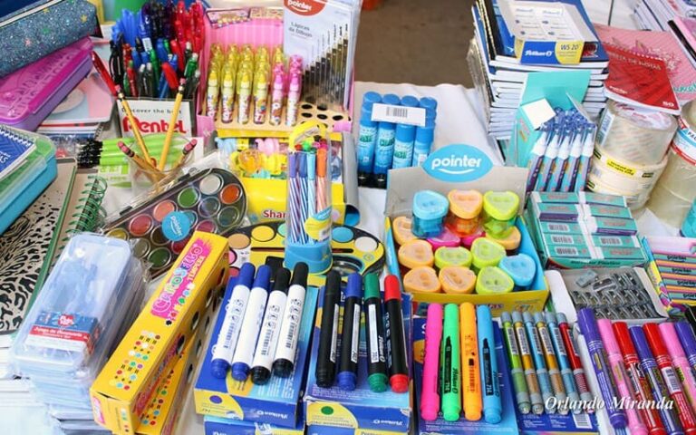 MINED entrega útiles escolares a estudiantes de León