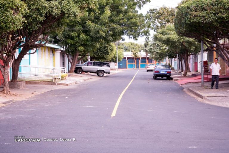 Familia del barrio Linda Vista recibe calles nuevas
