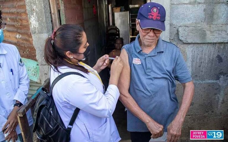 Vacunación voluntaria contra la Covid19 llega al barrio Santa Ana Norte