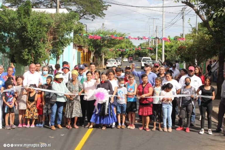 Inauguran calles asfaltadas en el barrio Las Brisas