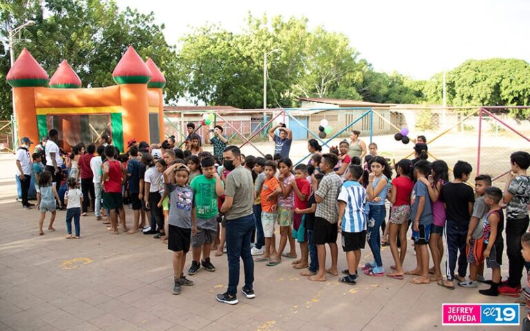 Más de 800 niños y niñas disfrutaron de una tardeada infantil en el barrio Grenada