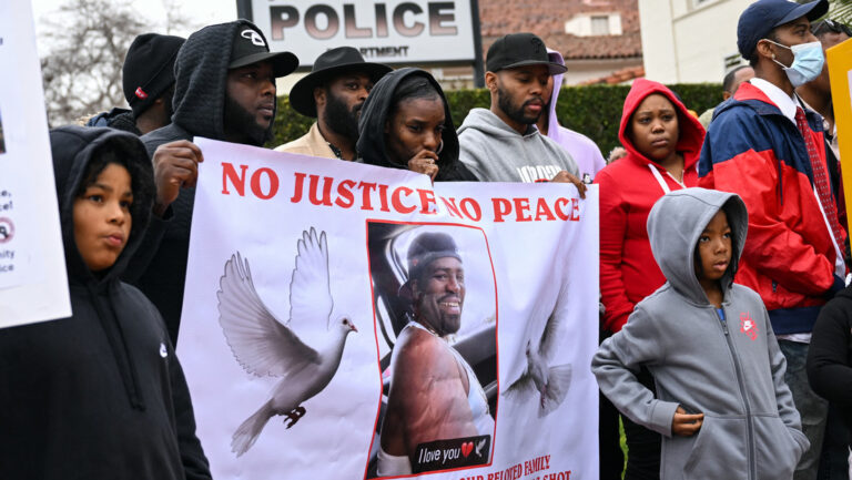 Policía de California mata a un afroamericano con las piernas amputadas