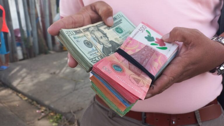 Cambistas de Nicaragua con nuevo carnet de identificación