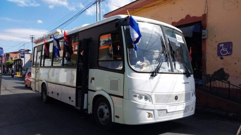 Familias chinandeganas empiezan a utilizar los nuevos buses rusos