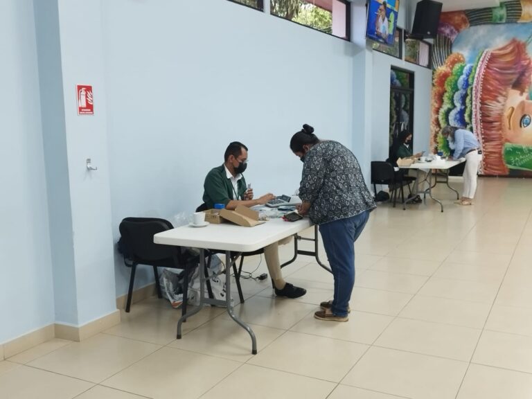 Trabajadores de Educación reciben su salario de febrero con ajuste del 5%