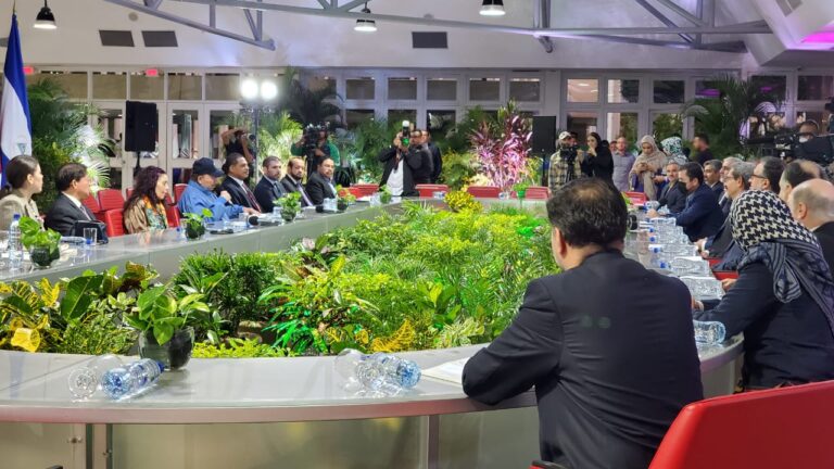 Presidente de Nicaragua sostiene encuentro con delegación de la República Islámica de Irán