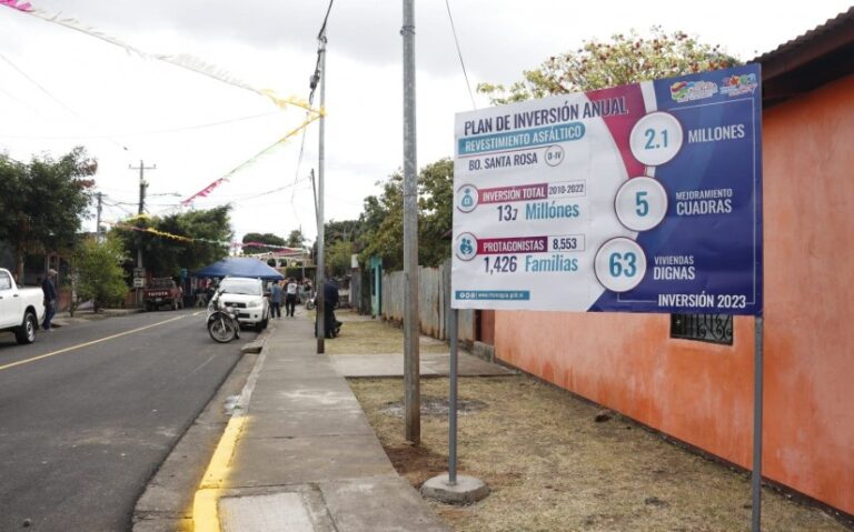 Inauguran cinco cuadras de calle en el barrio Santa Rosa