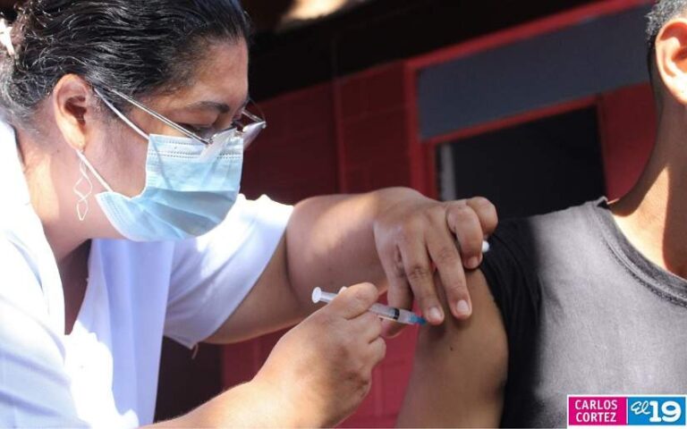 Familias del Memorial Sandino son vacunadas contra el Covid-19
