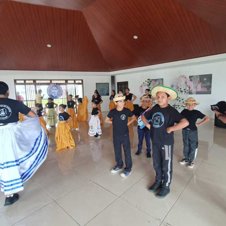 Capacitan a niños y niñas sobre Danza Contemporánea en el Puerto Salvador Allende