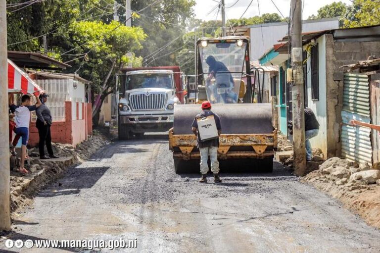 ALMA inspecciona 7 calles pavimentadas en el barrio Tierra Prometida