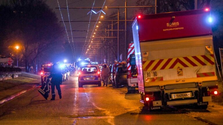 Familia fallece en medio de incendio en París