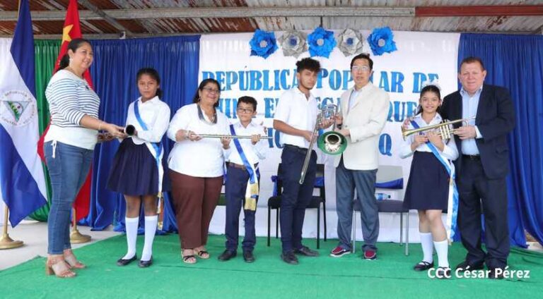China entrega instrumentos musicales a estudiantes de Teustepe