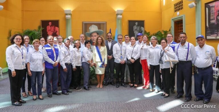 Entregan Orden José de Marcoleta en Grado de Gran Cruz a representante de la OMS/ OPS