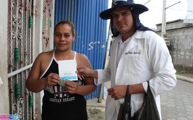 Familias de Villa Vallarta son vacunadas contra el Covid-19