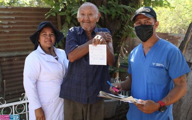 Más familias de Nicaragua se vacunan contra la Covid19