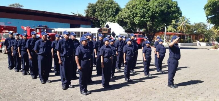 Capacitan a 40 nuevos bomberos en Nicaragua