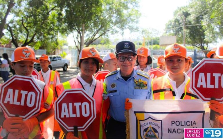 Brigadas Estudiantiles de Tránsito son juramentadas en Managua