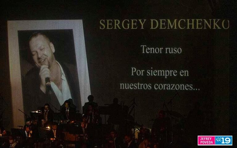 Románticos disfrutan del XI Festival del Bolero en el Teatro Nacional Rubén Darío