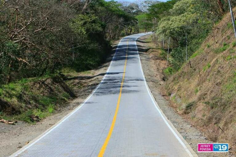 Inauguran 15 kilómetros de adoquinado del tramo de carretera Esquipulas-San Dionisio
