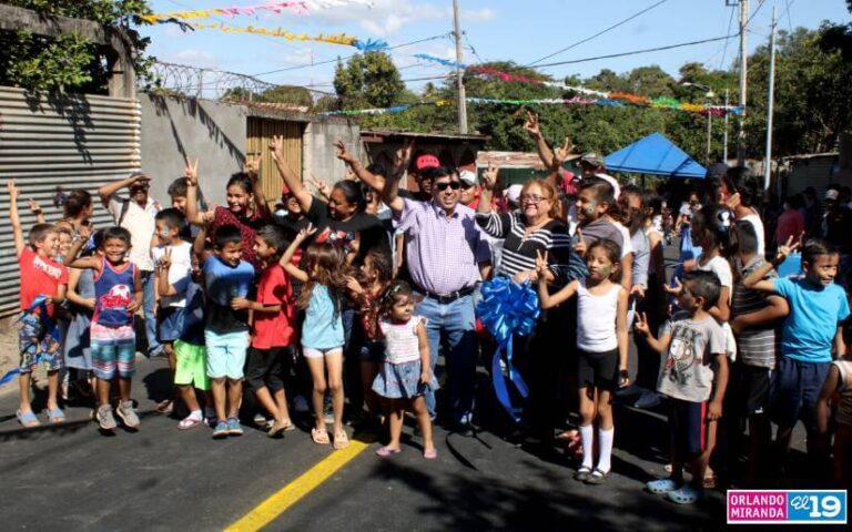 Inauguran 15 cuadras asfaltadas en el barrio Memorial Sandino
