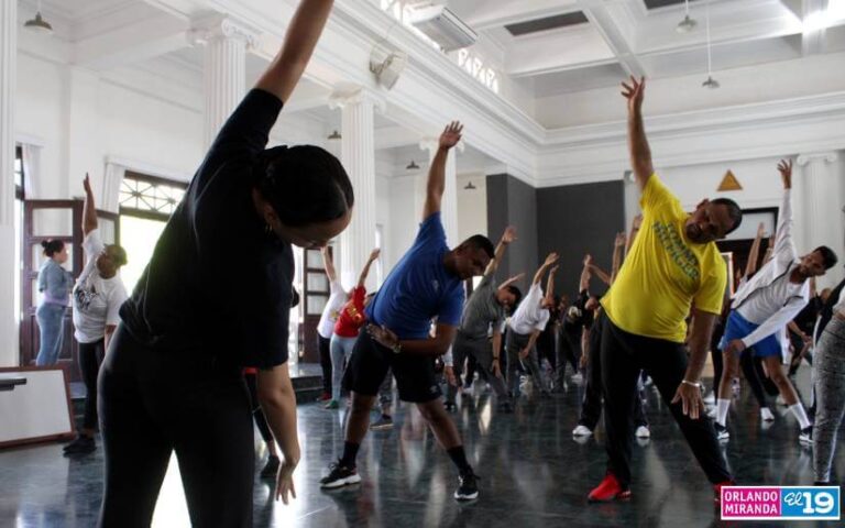 Instructores de danza se capacitan