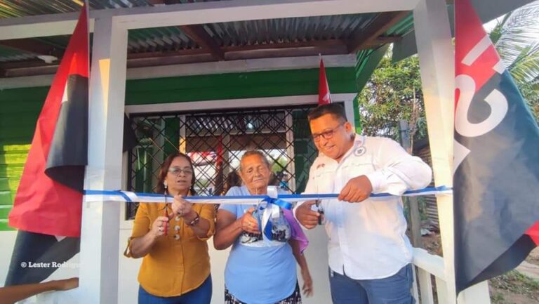 Entregan vivienda de emergencia social en Bonanza