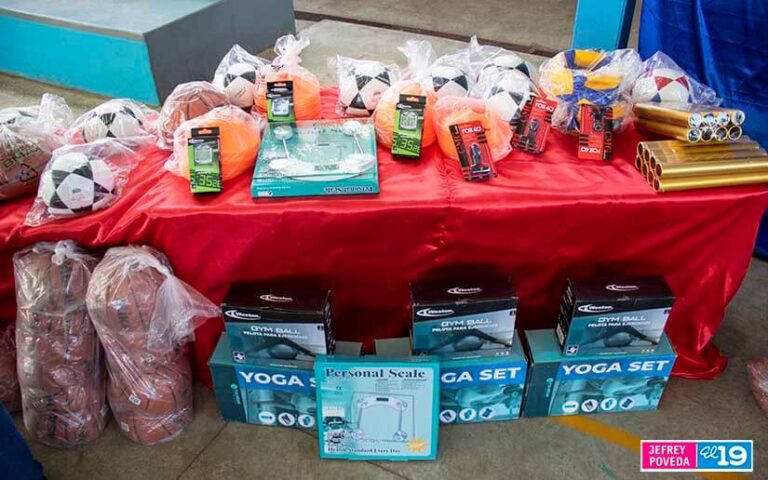 Escuela Especial Melania Morales recibe material deportivo