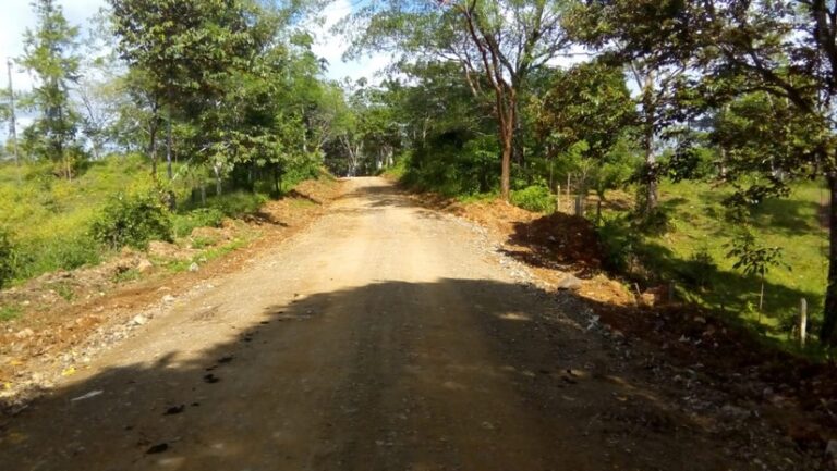 Rehabilitan carretera de Bocana de Unawás en Rosita