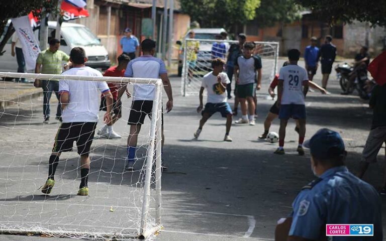 Jóvenes del barrio Costa Rica participan en torneo de fútbol sala