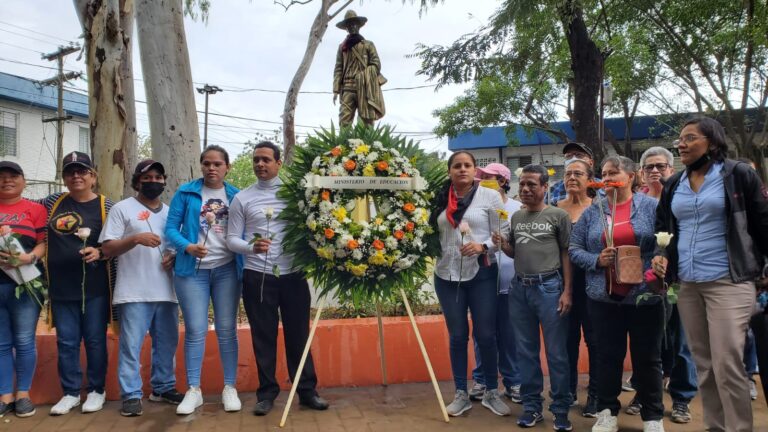 MINED rinde homenaje al General Augusto C. Sandino